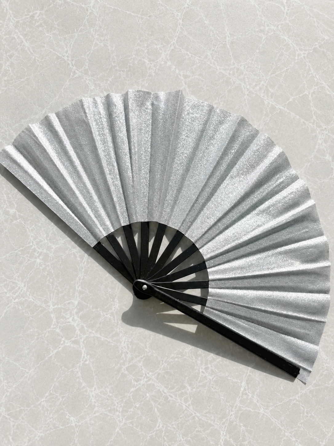 Silver Glitter Noir Fan